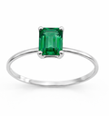 7x5MM EMERALD WHITE GOLD RING.